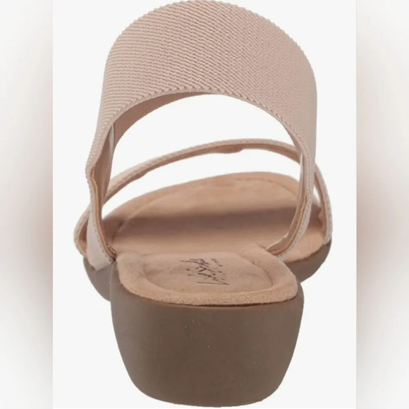 LifeStride Tandy Taupe Sandals - Picture 3 of 11